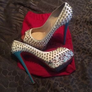 Shoes with bag for shoes